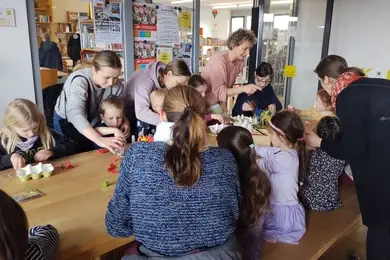 Bastelatelier in der Bücherei Pattonville